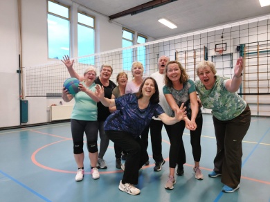 Sfeerimpressie van Volleybal voor 40-plus vrouwen bij  Volleybalclub Lombok